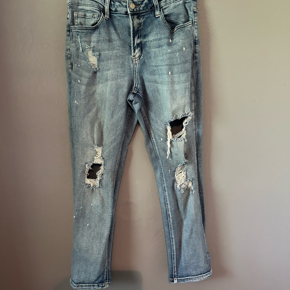 Blue Cropped Distressed Jeans with Frayed Edges